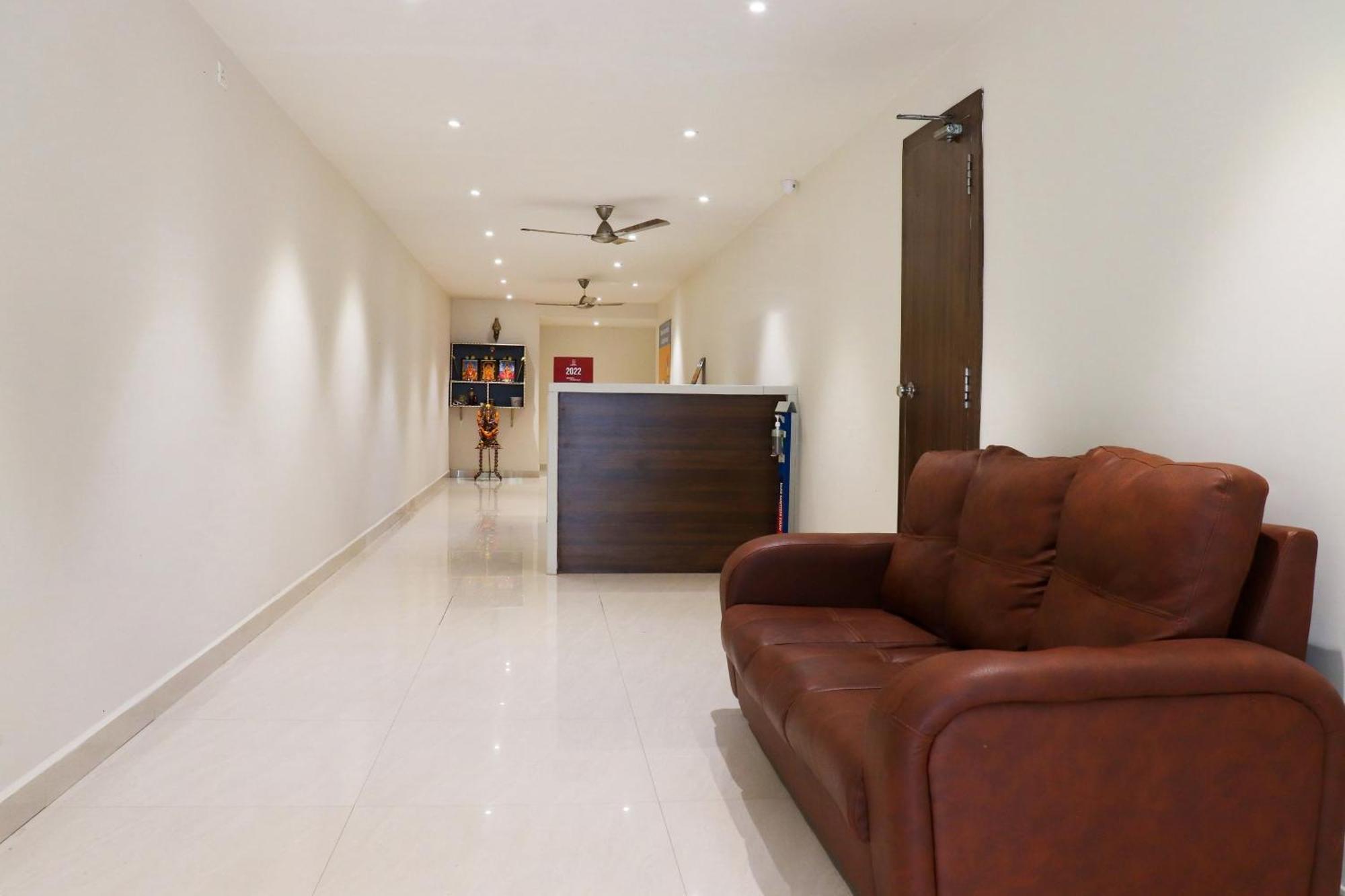 Hotel Collection O Kk Trends Vijayawāda Exterior foto