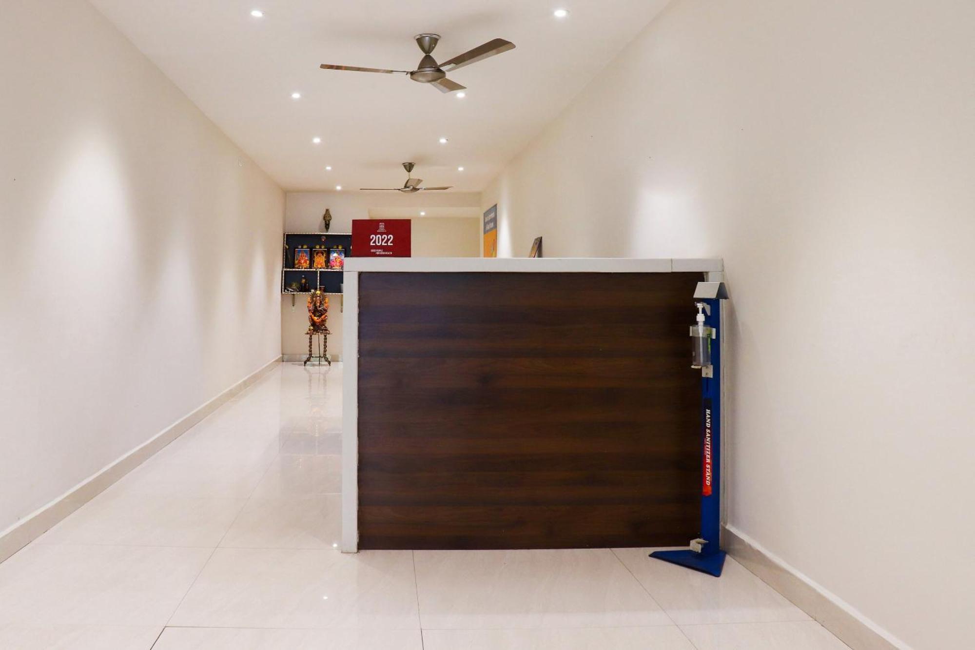 Hotel Collection O Kk Trends Vijayawāda Exterior foto