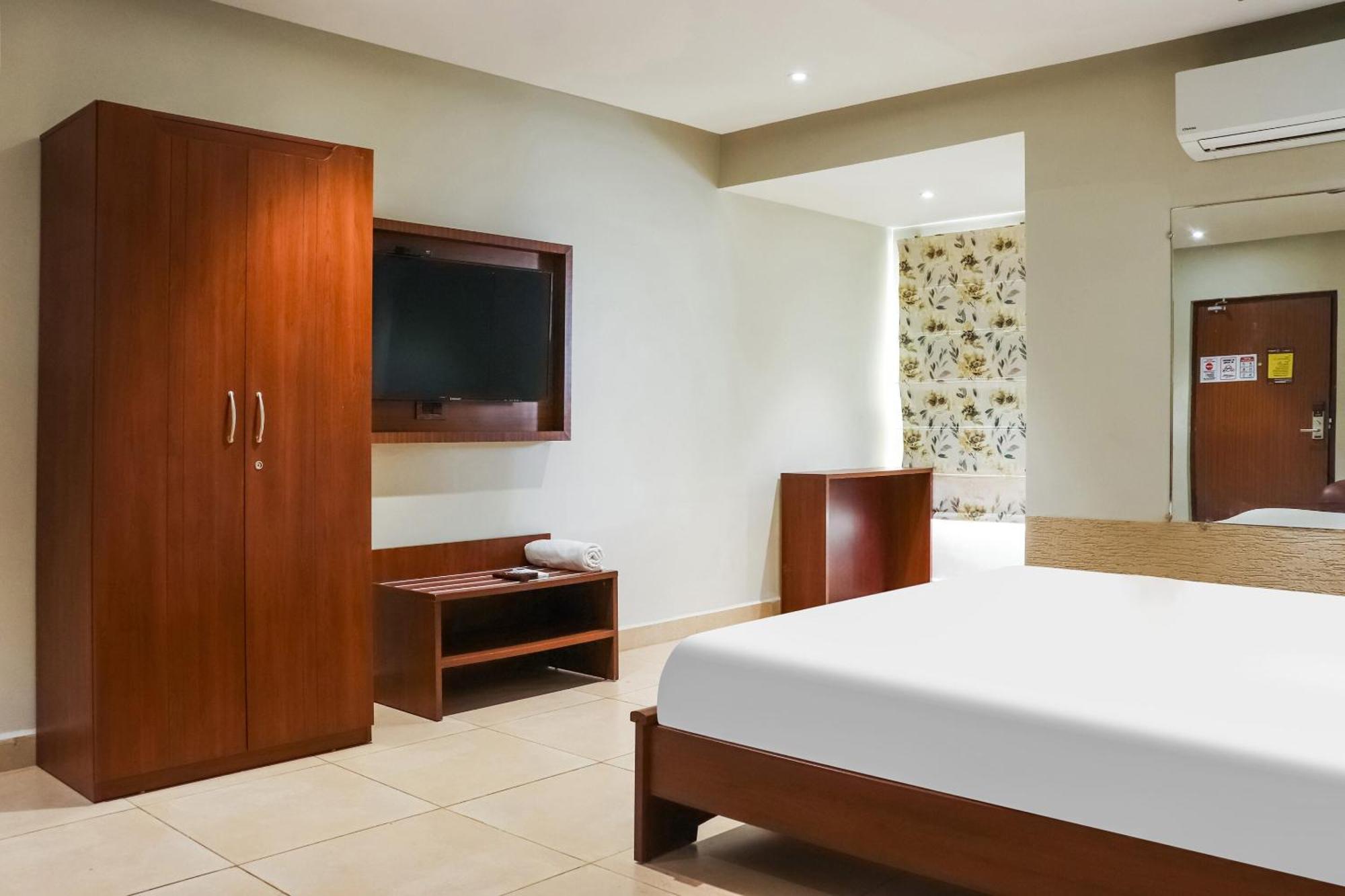 Hotel Collection O Kk Trends Vijayawāda Exterior foto